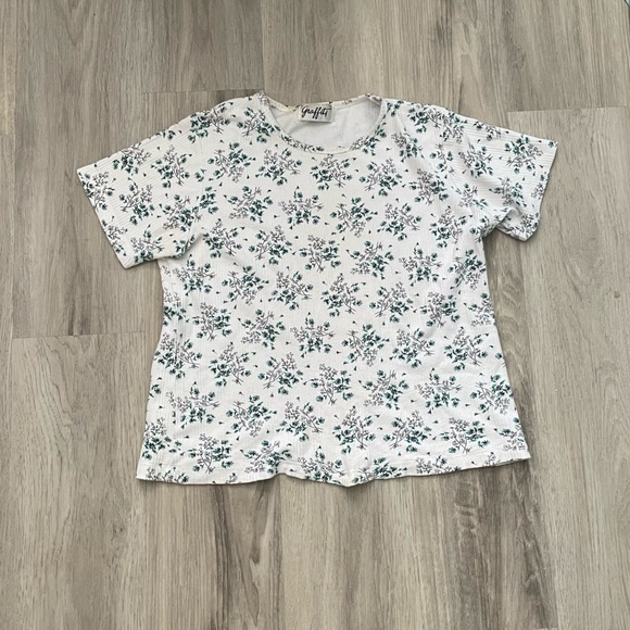 Cute floral print top - Picture 1 of 3